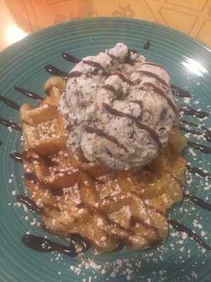 Benebene Waffle & Ice Cream