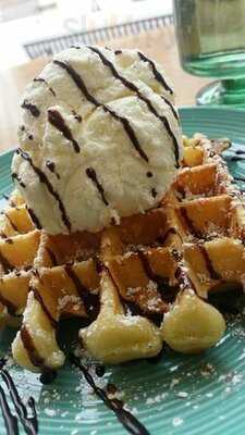 Benebene Waffle & Ice Cream