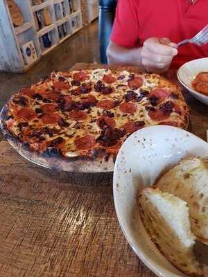 Industria Pizzeria + Bar