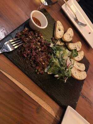 Houston Avenue Bar & Grill