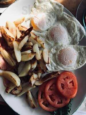 Cora's Breakfast & Lunch