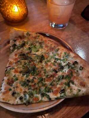 Thirteen Pies Pizza + Bar