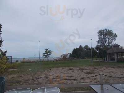 Lilly Kazzilly's Crabshack & Grill