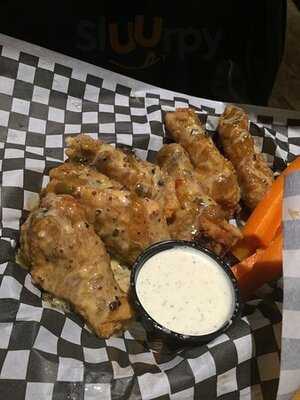 Coop's Smokin' Wing House