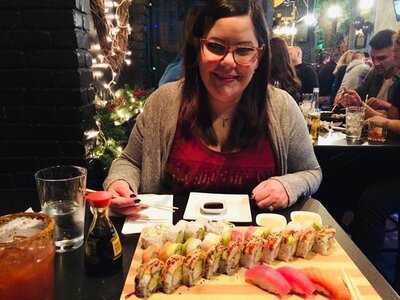 On A Roll Sushi And Sliders