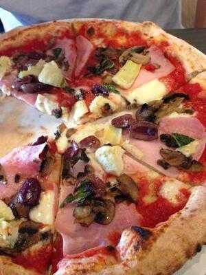 Famoso Neapolitan Pizzeria