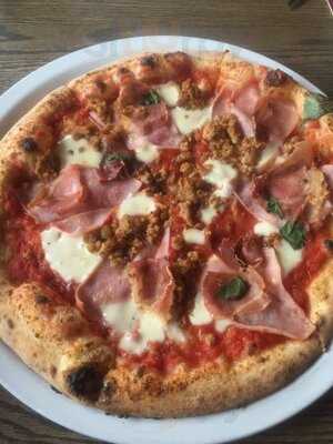 Famoso Neapolitan Pizzeria