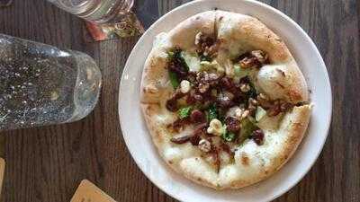 Famoso Neapolitan Pizzeria