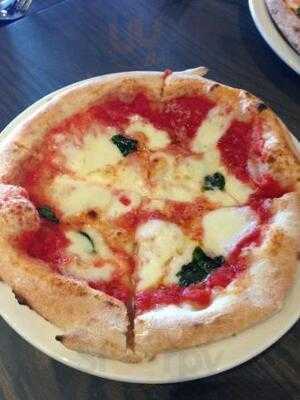 Famoso Neapolitan Pizzeria