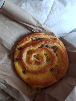 Boulangerie Artisanale Et La Porteuse De Pain