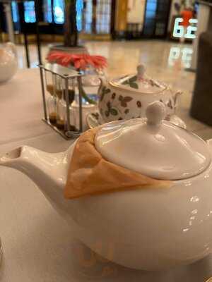 The Palm Court At The Ritz-carlton