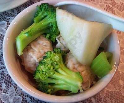 Moon Wok Chinese Restaurant