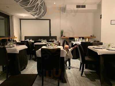 Les Champagne Restaurant Bar