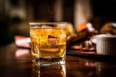 Steps Lounge