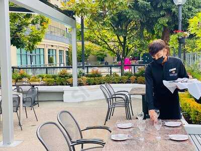 Acqua Restaurant, Patio And Bar