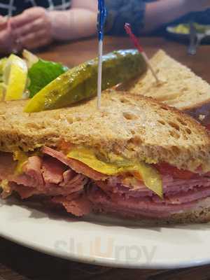 Cousins Grocery & Deli