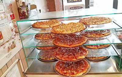 Cheezy's 2 For 1 Pizza & Wings