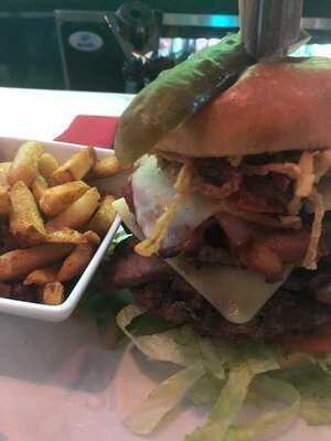 Boeuf Cochon Steakhouse Et Bar