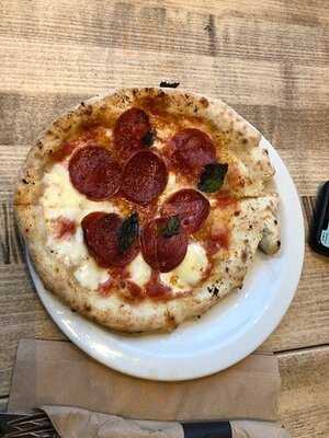Famoso Neapolitan Pizzeria