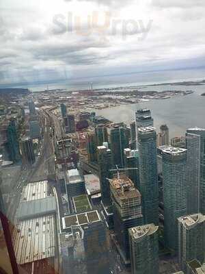 Le Cafe At The Cn Tower