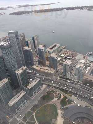 Le Cafe At The Cn Tower