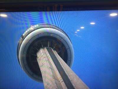 Le Cafe At The Cn Tower