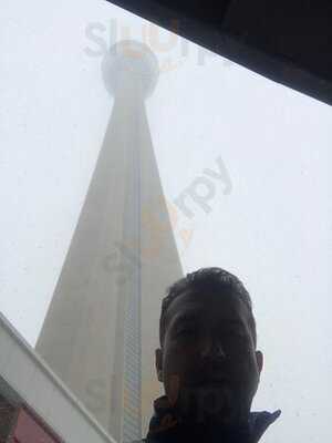 Le Cafe At The Cn Tower