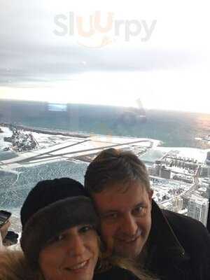 Le Cafe At The Cn Tower