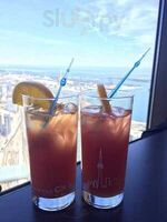 Le Cafe At The Cn Tower