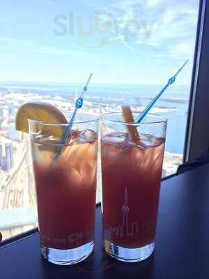 Le Cafe At The Cn Tower