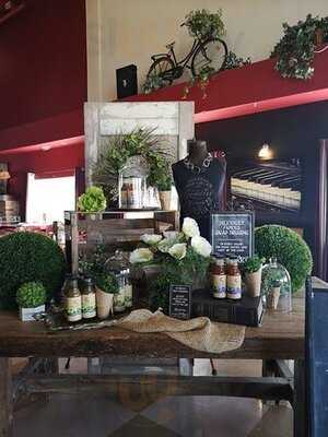 Lady Of The Lake Shop, Cafe & Pub