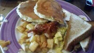 Broadway Bar & Grill