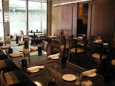 Alloro Restaurant And Bar