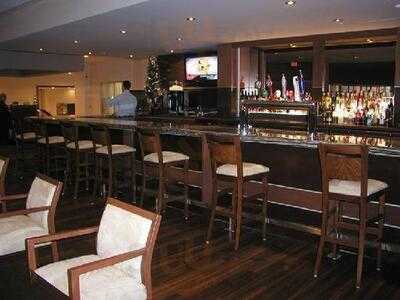 Alloro Restaurant And Bar