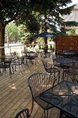 Pluckers Wing & Crab Shack