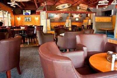 Pluckers Wing & Crab Shack