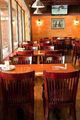 Pluckers Wing & Crab Shack