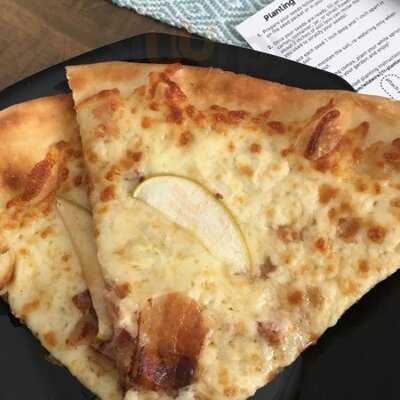 Play Gastro Pizzeria And Pub