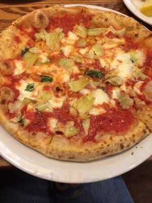 Famoso Neapolitan Pizzeria