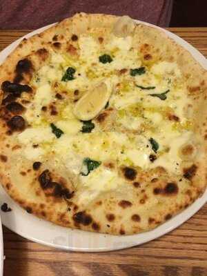 Famoso Neapolitan Pizzeria