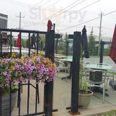 Chuck's Roadhouse Bar And Grill