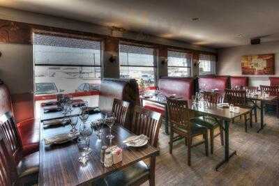 Le Ste Rose Steakhouse & Bar