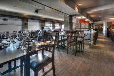 Le Ste Rose Steakhouse & Bar