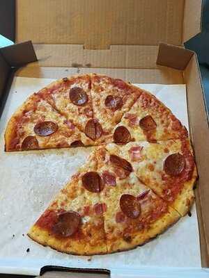 Van Goes Pizza & Chicken