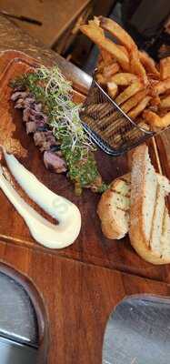 Mikey's On 12th Avenue