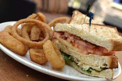 Smitty's Restaurant & Lounge St. James