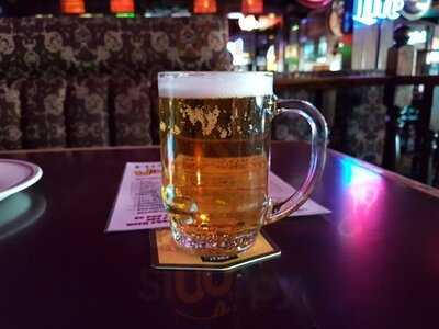 Fox & Hounds Pub & Brewery