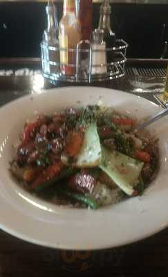 Walt's Bistro Bar & Grill