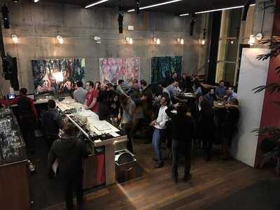 Moxies Grillades Bar