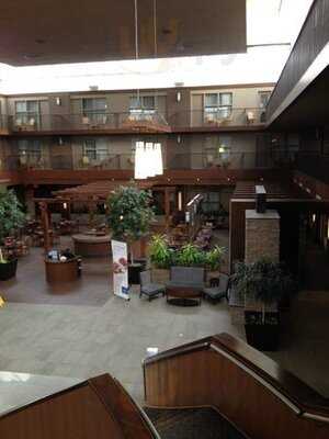 Atrium Cafe & Skylight Lounge